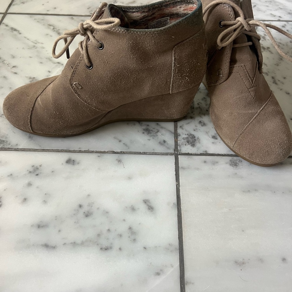 Tom’s Women's Tan Wedge Ankle Boots